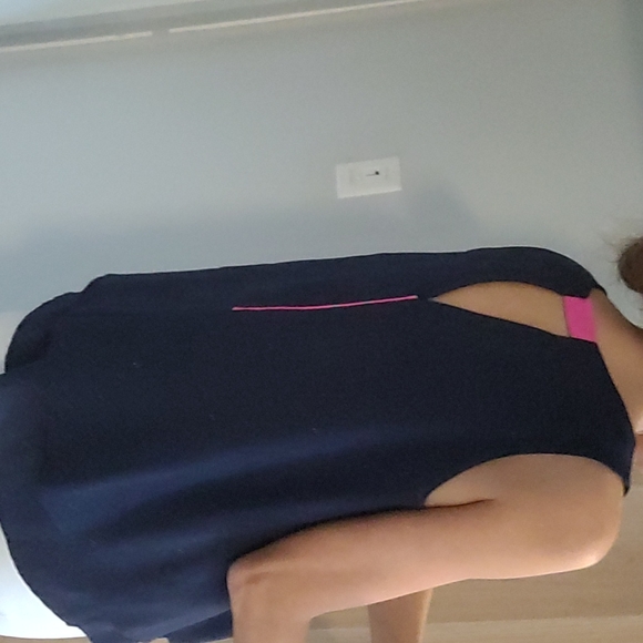 Loose top with pink details at the back - Picture 3 of 5